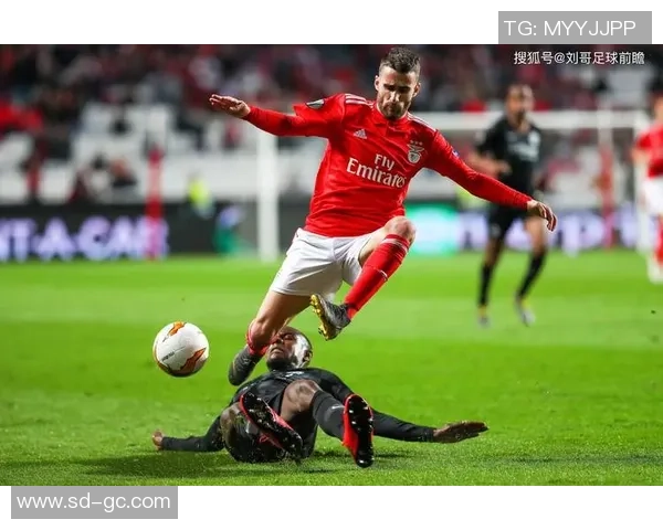 欧冠激战：本菲卡与莱比锡互交白卷战术解析与精彩瞬间回顾