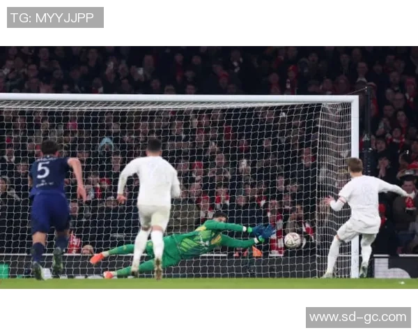 足总杯惊天冷门巴黎圣日耳曼大胜阿森纳引发争议判罚热议