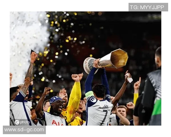 中超激战曼联与热刺战平零比零十大精彩瞬间引爆全场气氛