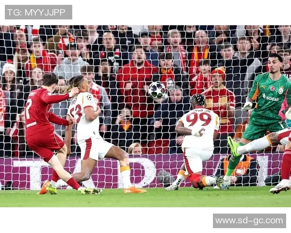 欧冠激战：利物浦与里昂战成平局补时进球点燃全场激情